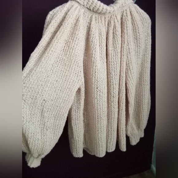 Vintage Oversize Sweater Cream, Beige size Small, medium, Italy with bow, collar - Picture 7 of 9